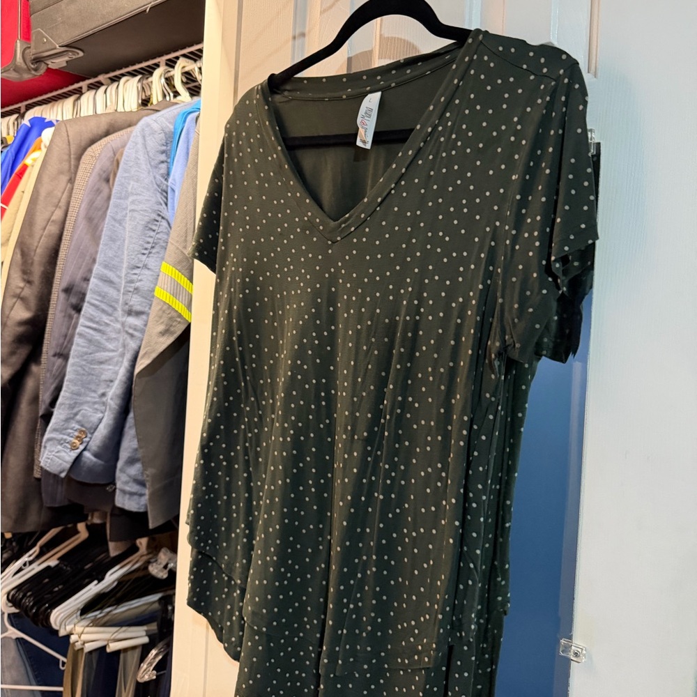 Latched Mama Green Polka Dot V-Neck Tee